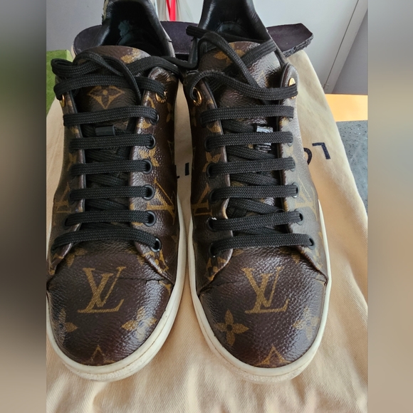 Louis Vuitton Monogram Classic Time Out Trainers Sz 39 Comes W/ Dustbag No Box - Picture 1 of 16